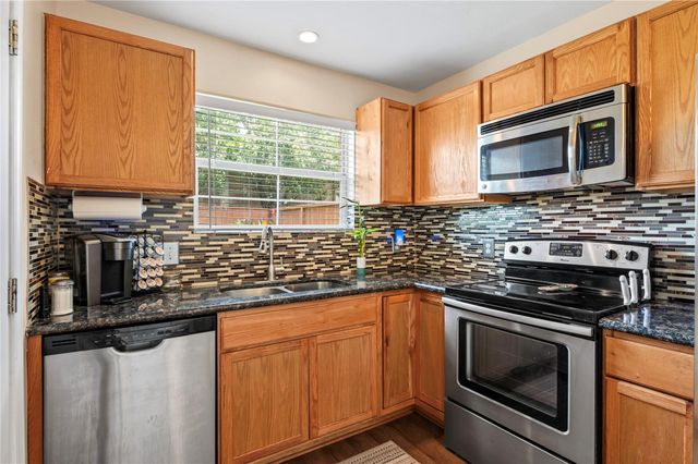 5501 Rio Sabinas Street, Rosharon, TX 77583