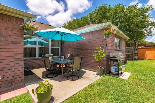5501 Rio Sabinas Street, Rosharon, TX 77583