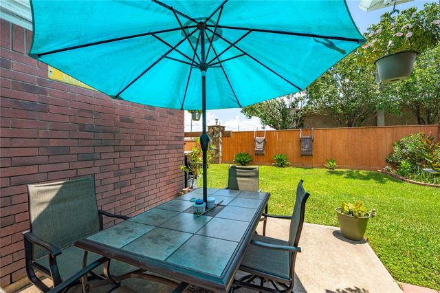 5501 Rio Sabinas Street, Rosharon, TX 77583