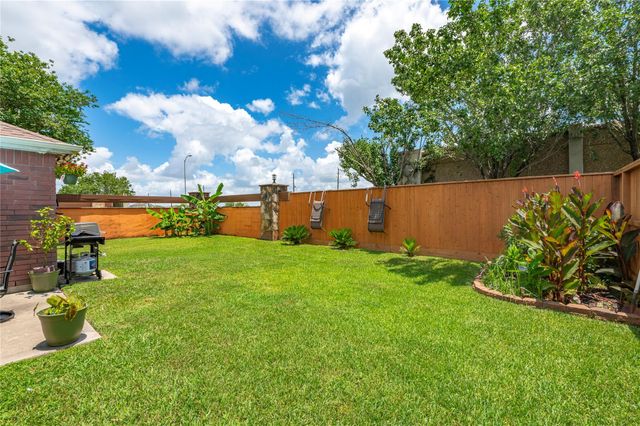 5501 Rio Sabinas Street, Rosharon, TX 77583