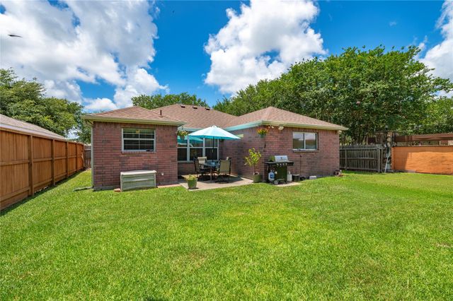 5501 Rio Sabinas Street, Rosharon, TX 77583