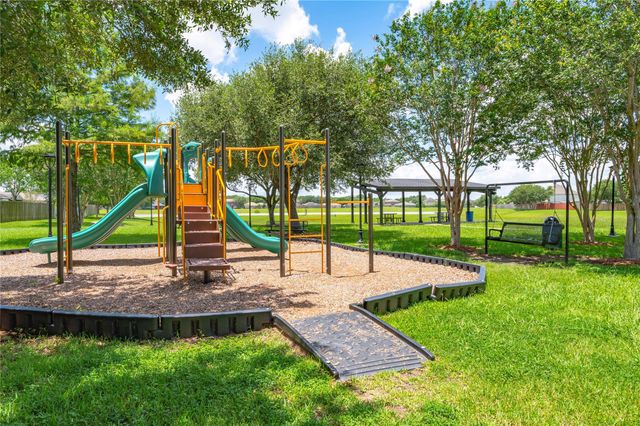5501 Rio Sabinas Street, Rosharon, TX 77583