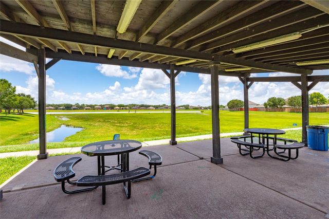 5501 Rio Sabinas Street, Rosharon, TX 77583