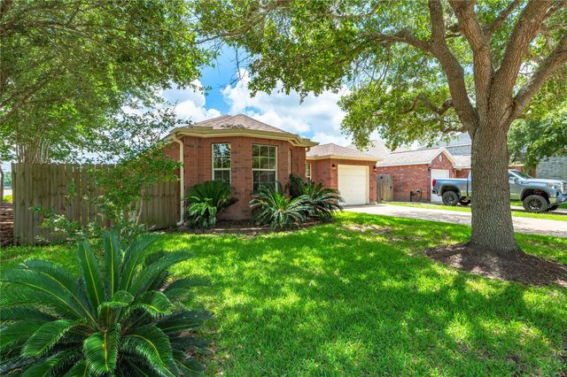5501 Rio Sabinas Street, Rosharon, TX 77583