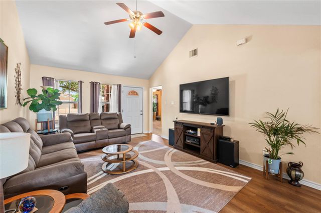 5501 Rio Sabinas Street, Rosharon, TX 77583