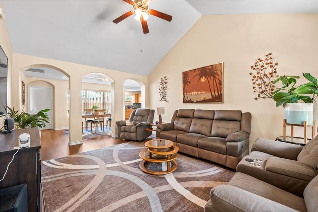 5501 Rio Sabinas Street, Rosharon, TX 77583