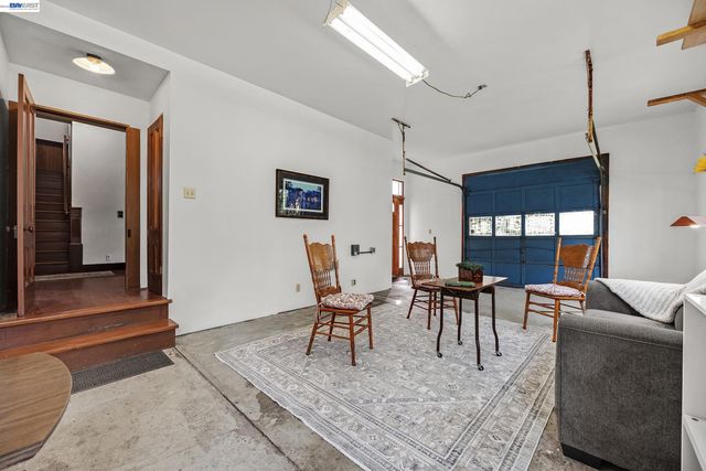 2211 College Avenue, Livermore, CA 94550