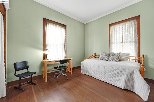 2211 College Avenue, Livermore, CA 94550