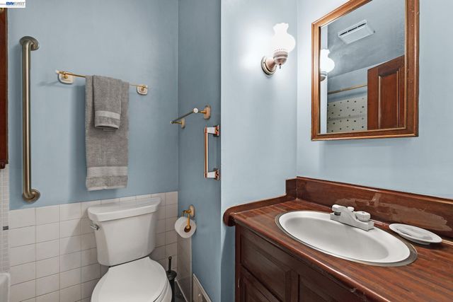 2211 College Avenue, Livermore, CA 94550