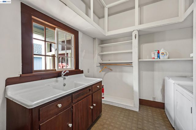 2211 College Avenue, Livermore, CA 94550