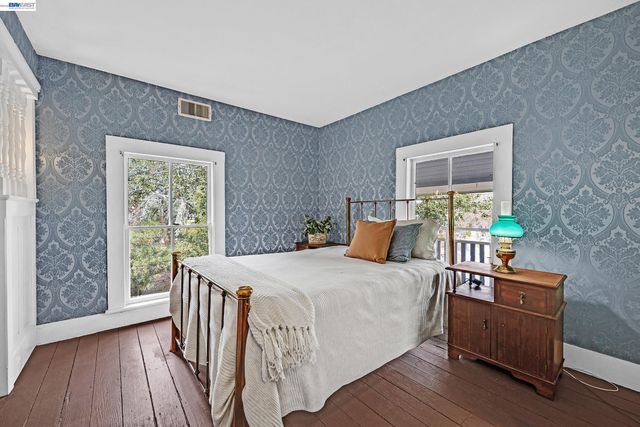 2211 College Avenue, Livermore, CA 94550