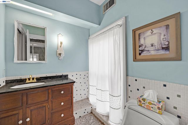 2211 College Avenue, Livermore, CA 94550