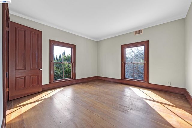 2211 College Avenue, Livermore, CA 94550