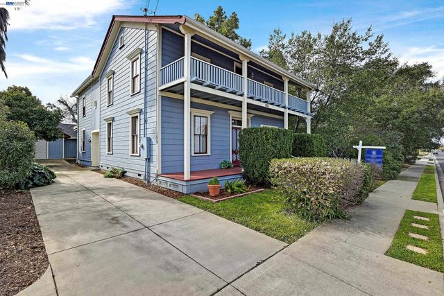 2211 College Avenue, Livermore, CA 94550