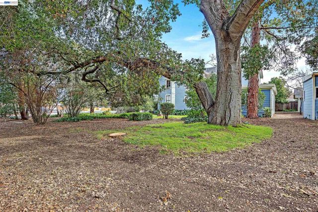 2211 College Avenue, Livermore, CA 94550