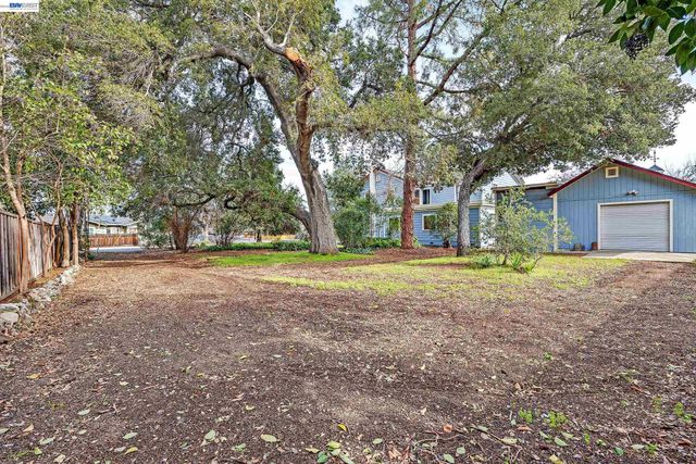 2211 College Avenue, Livermore, CA 94550