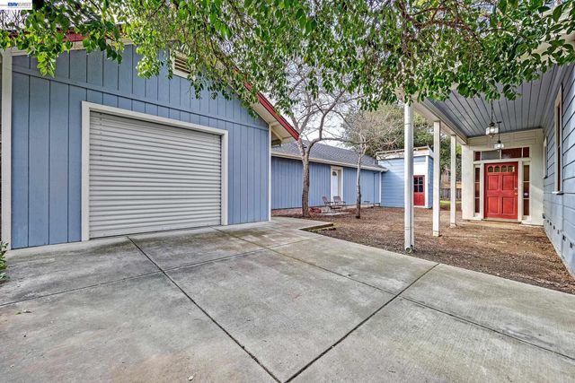 2211 College Avenue, Livermore, CA 94550