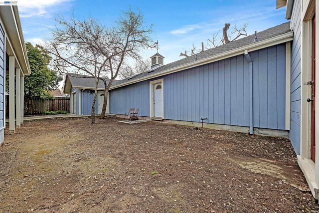 2211 College Avenue, Livermore, CA 94550
