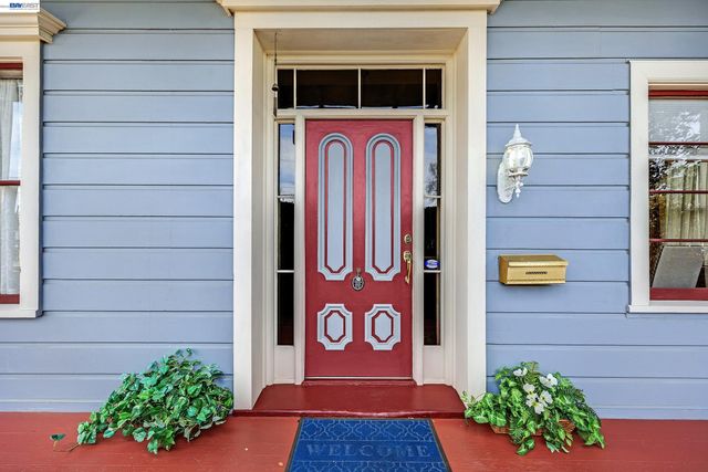 2211 College Avenue, Livermore, CA 94550