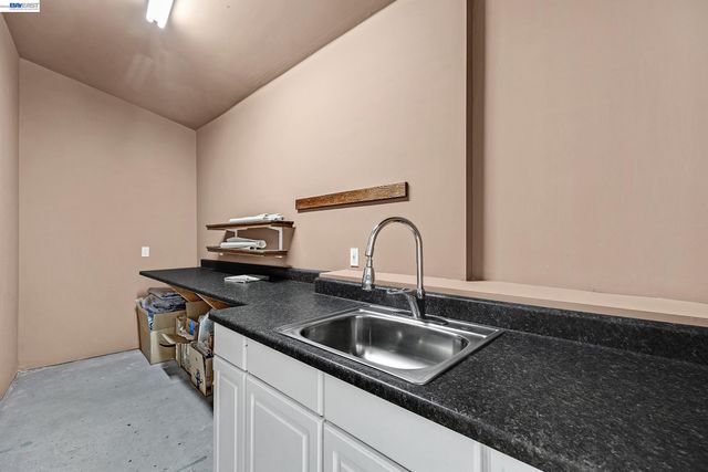 2211 College Avenue, Livermore, CA 94550