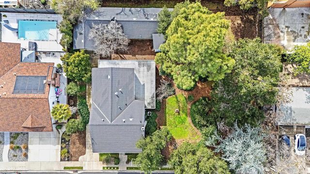 2211 College Avenue, Livermore, CA 94550