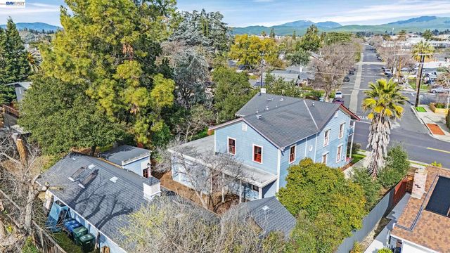 2211 College Avenue, Livermore, CA 94550