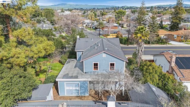 2211 College Avenue, Livermore, CA 94550