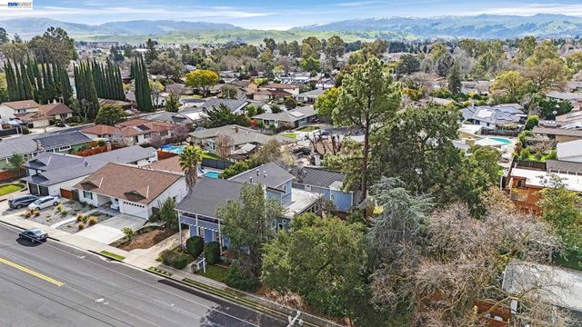 2211 College Avenue, Livermore, CA 94550