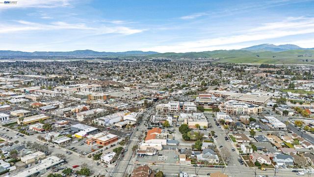 2211 College Avenue, Livermore, CA 94550