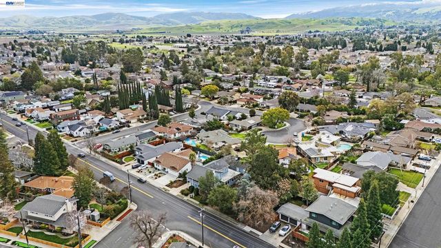 2211 College Avenue, Livermore, CA 94550