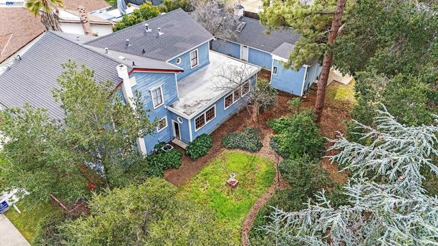 2211 College Avenue, Livermore, CA 94550