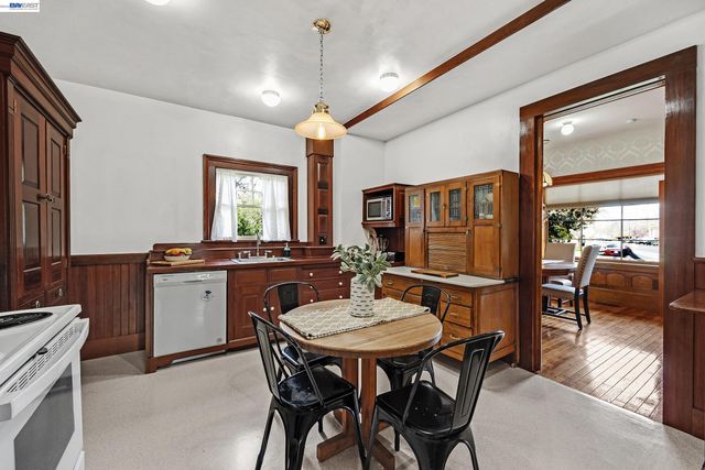 2211 College Avenue, Livermore, CA 94550