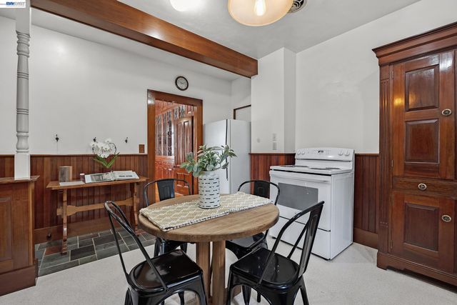 2211 College Avenue, Livermore, CA 94550