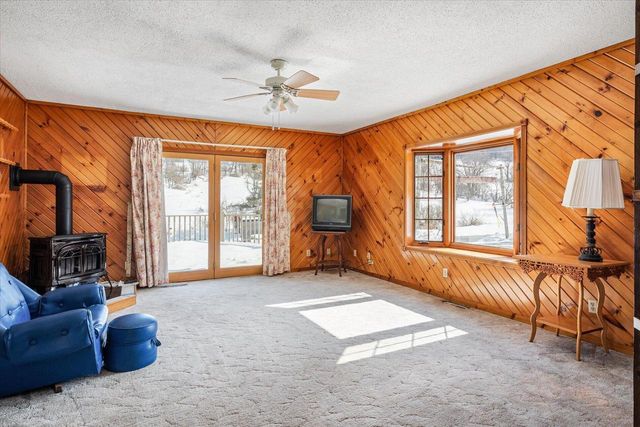 S921 Sveum Ridge ROAD, Coon Valley, WI 54623