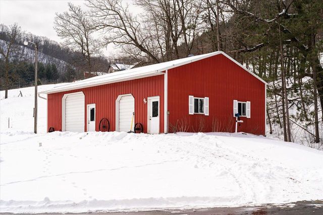 S921 Sveum Ridge ROAD, Coon Valley, WI 54623