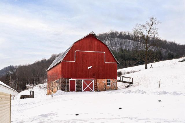 S921 Sveum Ridge ROAD, Coon Valley, WI 54623