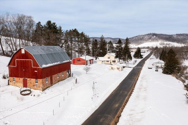 S921 Sveum Ridge ROAD, Coon Valley, WI 54623