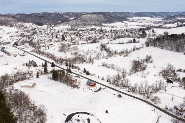 S921 Sveum Ridge ROAD, Coon Valley, WI 54623