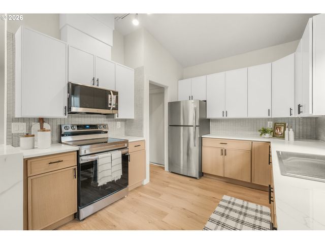 12525 Se HOLGATE Blvd, Portland, OR 97236