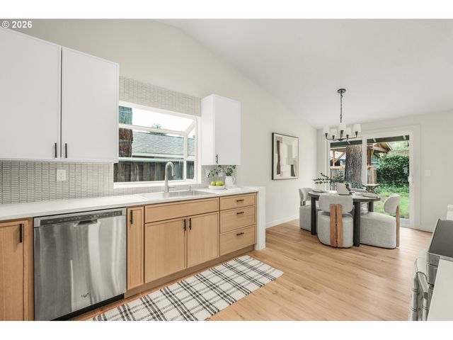 12525 Se HOLGATE Blvd, Portland, OR 97236