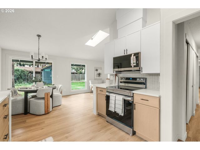 12525 Se HOLGATE Blvd, Portland, OR 97236