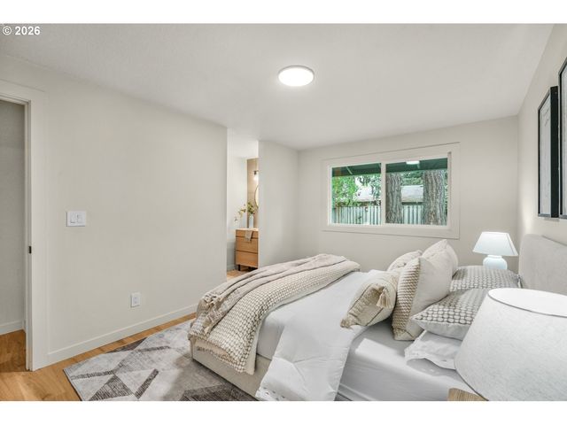 12525 Se HOLGATE Blvd, Portland, OR 97236