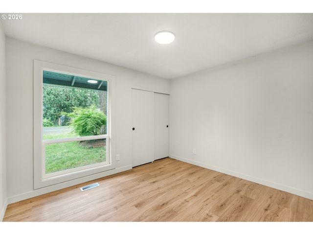 12525 Se HOLGATE Blvd, Portland, OR 97236