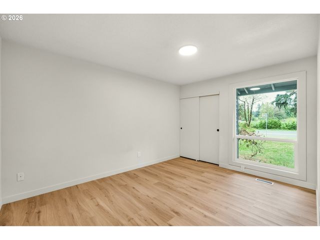 12525 Se HOLGATE Blvd, Portland, OR 97236