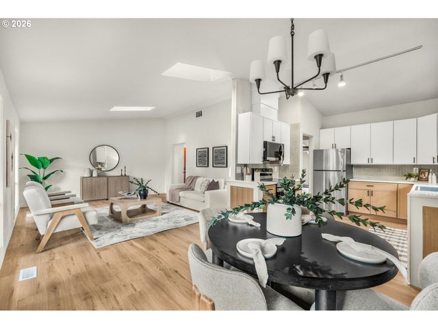 12525 Se HOLGATE Blvd, Portland, OR 97236