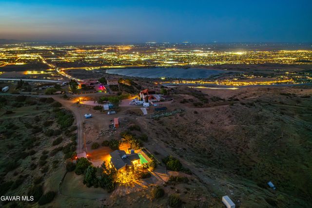 35870 Tierra Subida Avenue, Palmdale, CA 93551