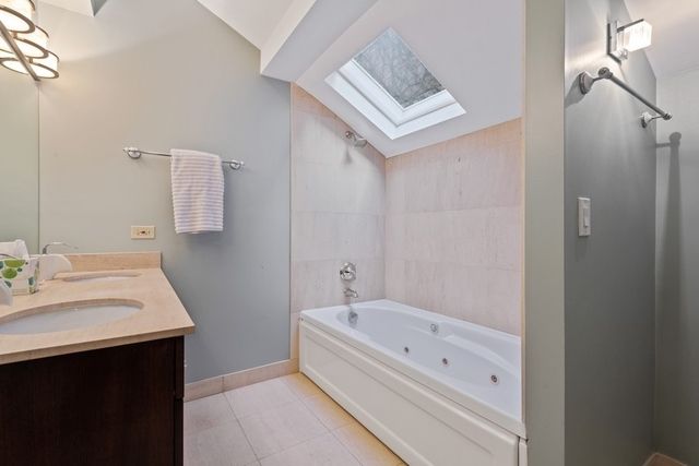 1454 N Wieland Street, Chicago, IL 60610