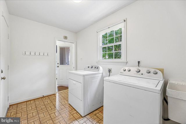 9804 DANSK CT, Fairfax, VA 22032
