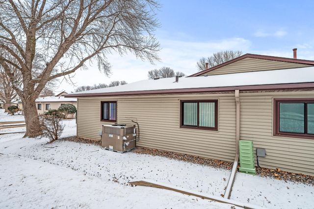 8526 S Maplebrook Circle, Brooklyn Park, MN 55445