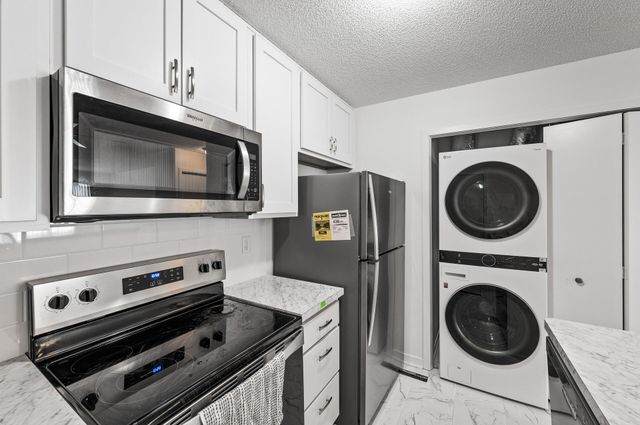 8526 S Maplebrook Circle, Brooklyn Park, MN 55445